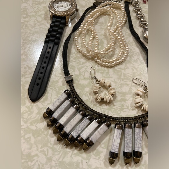 🙃 Costume Jewelry Lot #7562 - Picture 4 of 7